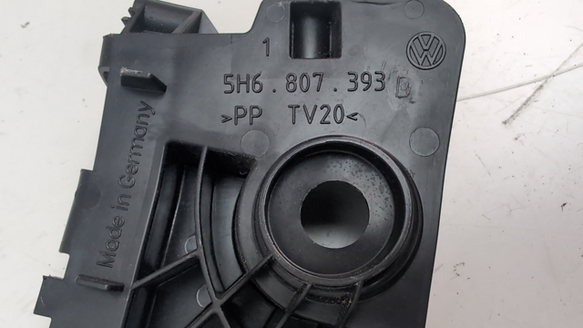 Кронштейн бампера заднего, левый 5H6807393D VAG