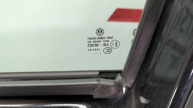 VAG 5N0845202 Стекло двери передней правой в наличии Ужгород