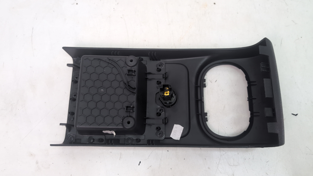 5N0863289D82V VAG Накладка декоративная центральной консоли купить в Черкассы