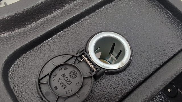5N0863289D82V VAG Накладка декоративная центральной консоли купить в Львов