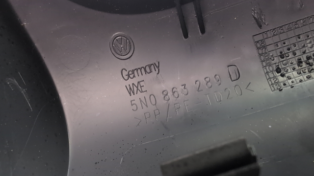 VAG 5N0863289D82V Накладка декоративная центральной консоли в наличии Украина