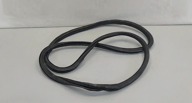 VAG 5N0867913A9B9 Уплотнитель двери задней (на кузове) в наличии Николаев
