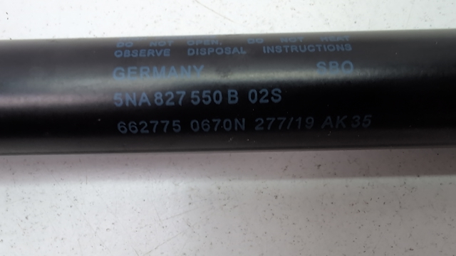 Амортизатор задней двери 5NA827550B VAG