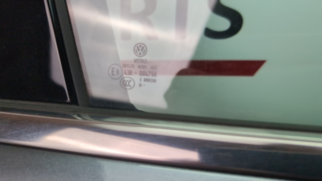 VAG 5NN845202A Стекло двери передней правой в наличии Павлоград