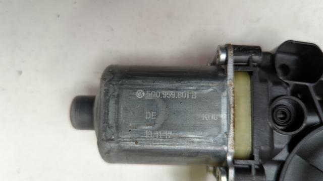 Мотор стеклоподъемника двери передней 5Q0959801B VAG