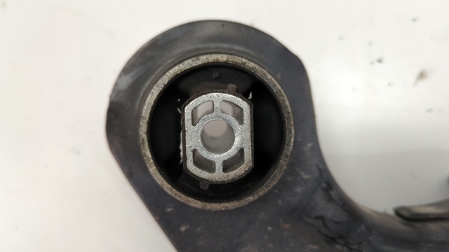 VAG 5QM505223 Рычаг (тяга) задней подвески продольный нижний левый в наличии Ирпень