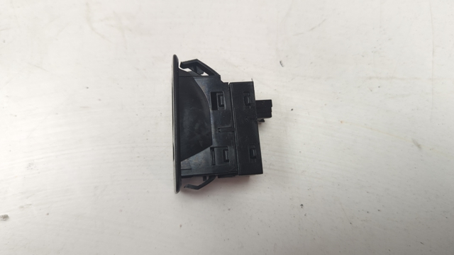 Кнопка подъемника задних стёкол 61319208106 BMW