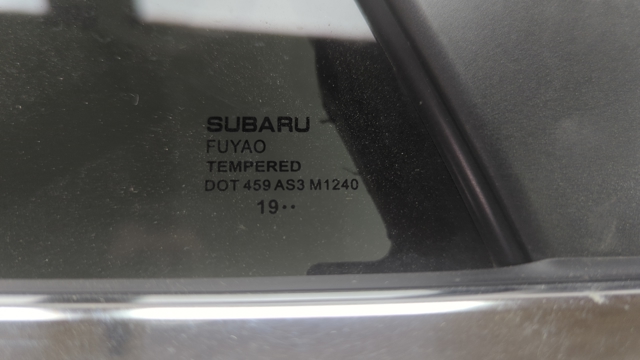 Задняя форточка левая 62012AN33A SUBARU