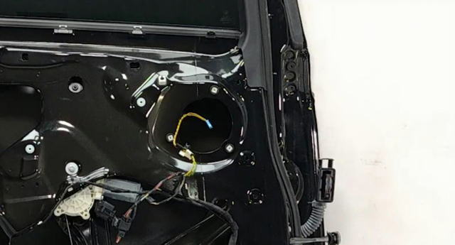 Мотор стеклоподъемника двери передней, левой 67627322747 BMW