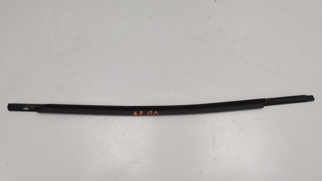CHRYSLER 68142973AC Уплотнитель стекла двери передней левой внешний (планка) в наличии Днепр