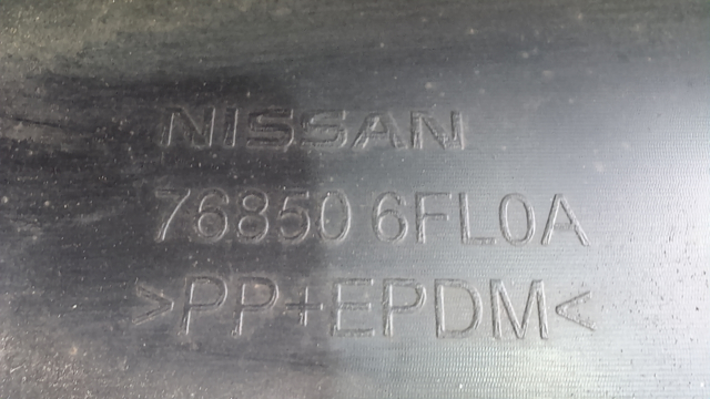 Накладка наружняя (молдинг) порога, правый 768506FL0A NISSAN
