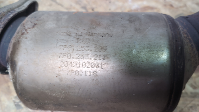 VAG 7P0253209 Труба приемная (штаны) глушителя передняя левая в наличии Львов