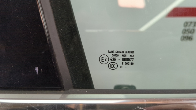 7P6845022 VAG Стекло двери передней правой купить в Украина