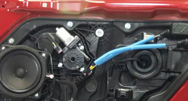Привод электростеклоподъемника передний 82450C1000 HYUNDAI
