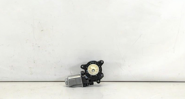 Мотор стеклоподъемника двери передней, правой 82460F2000 HYUNDAI