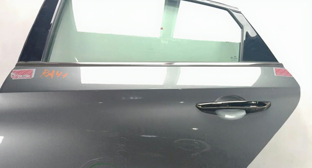 Уплотнитель стекла двери задней левой внешний (планка) 83210C1000 HYUNDAI