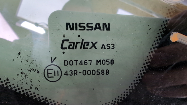 NISSAN 833004BA0B Стекло кузова (багажного отсека) правое в наличии Каменское