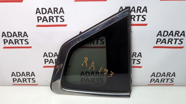 Стекло багажного отсека, правое 833004BA0B NISSAN
