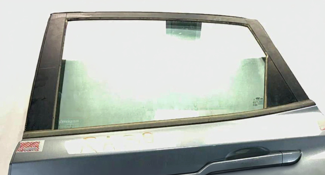 Стекло задней двери, левой 83410J9010 HYUNDAI