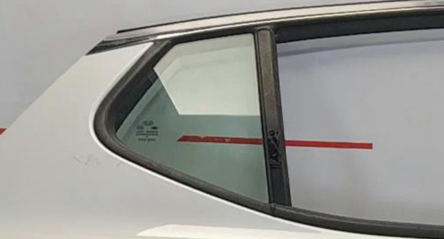 Стекло угловое двери задней 834272T010 HYUNDAI