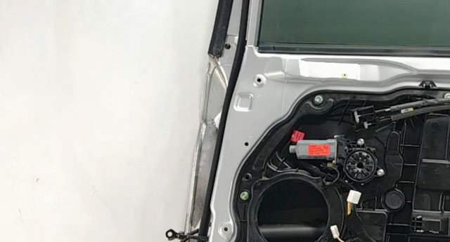Мотор стеклоподъемника двери задней, правой 834603S001 HYUNDAI