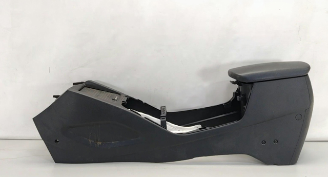 Центральная консоль торпеды 84611B0000D8A HYUNDAI