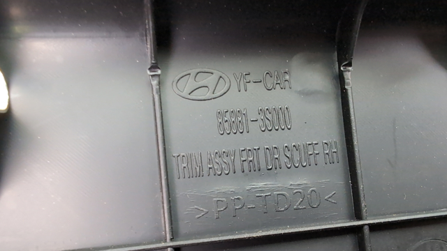HYUNDAI 858813S000RY Накладка дверного порога внутренняя передняя правая в наличии Сумы