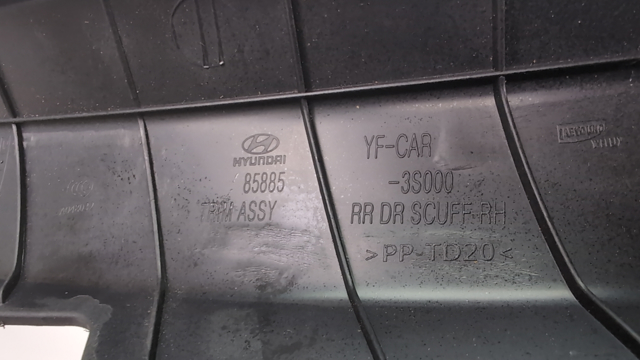 858853S000RY HYUNDAI Накладка дверного порога внутренняя задняя правая купить в Николаев