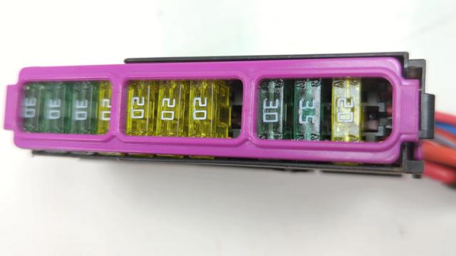 Блок реле и предохранителей 8K0941824D VAG
