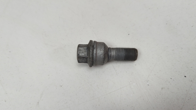 Колесный болт 8R0601295 VAG