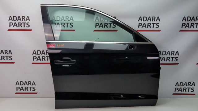 Пассажирская передняя дверь 8V5831052 VAG