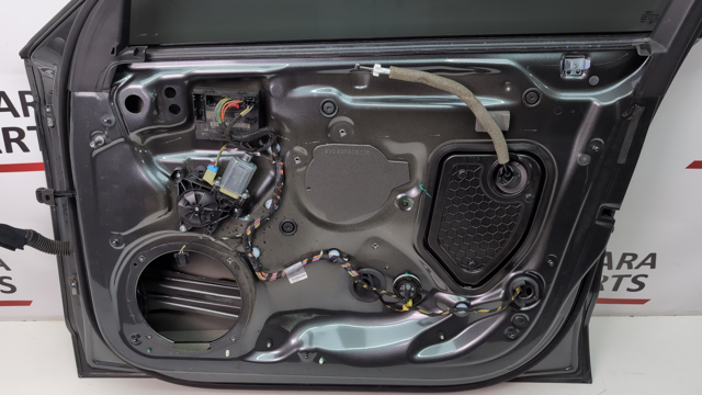 VAG 8V5831052A Дверь передняя правая в наличии Каменское