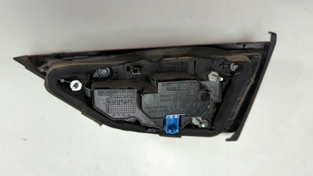 Левый стоп 8V5945075B VAG