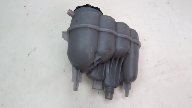 8W0121405E Бачок системы охлаждения расширительный купить Кривой Рог