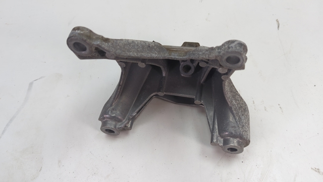8W0199307L VAG Кронштейн подушки (опоры) двигателя левой купить в Полтава