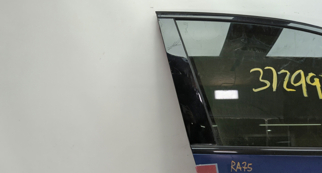 Накладка передней двери, правой, вертикальная 8W0837902A5FQ VAG