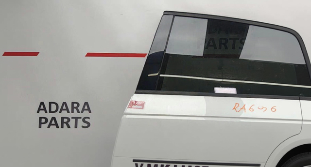 Накладка задней двери, левой, вертикальная 8W0839901A5FQ VAG