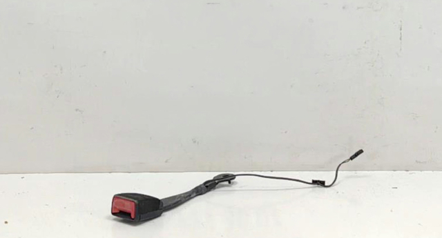 8W0857755AMNB Рычаг (замок) фиксации ремня безопасности передний купить Чернигов