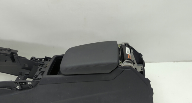 Кронштейн подлокотника 8W0864207H38M VAG