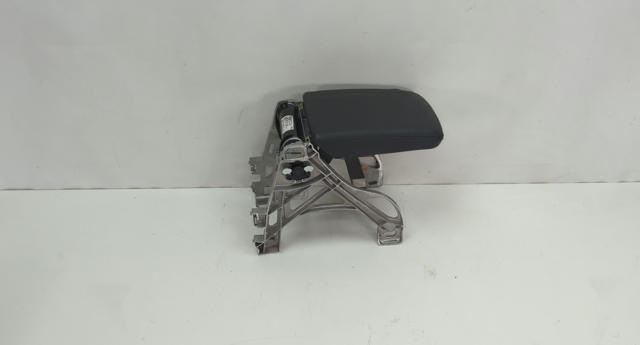 Кронштейн подлокотника 8W0864283B VAG