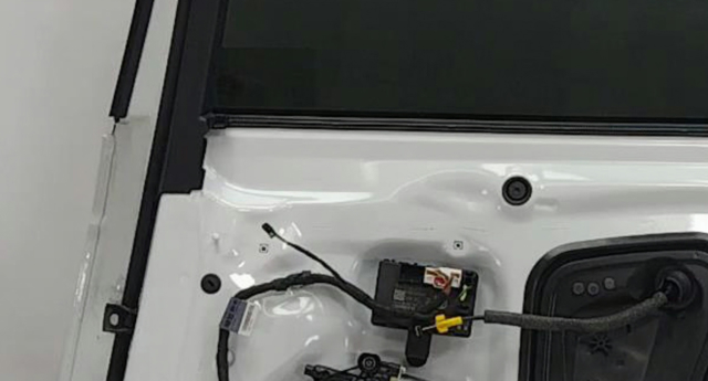 VAG 8W0959595G Блок комфорта задней двери в наличии Харьков