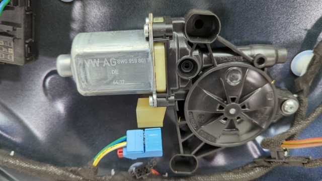 8W0959801 VAG Мотор стеклоподъемника двери передней левой купить в Ровно