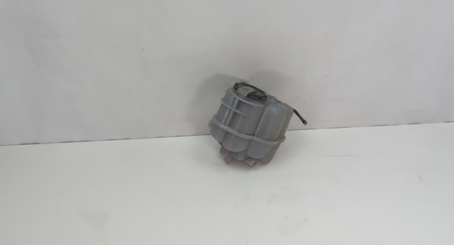 Водяной бачок системы охлаждения 8W1121405K VAG
