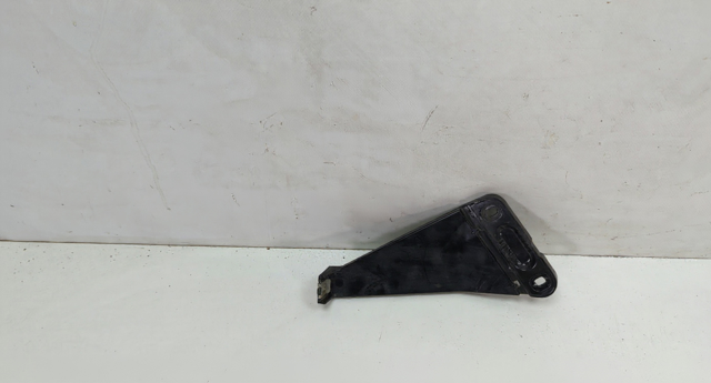 Крепление бамера левое A1568850714 MERCEDES