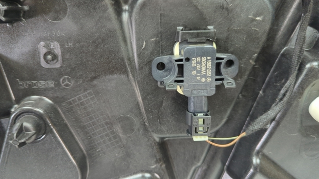 Датчик AIRBAG передний A1668210351 MERCEDES