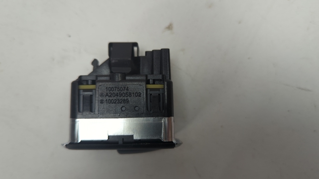 A20490581029107 MERCEDES Кнопка стеклоподъемника передняя купить в Кривой Рог