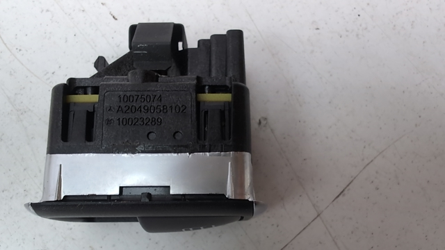 MERCEDES A20490581029107 Кнопка включения мотора стеклоподъемника передняя правая в наличии Черновцы