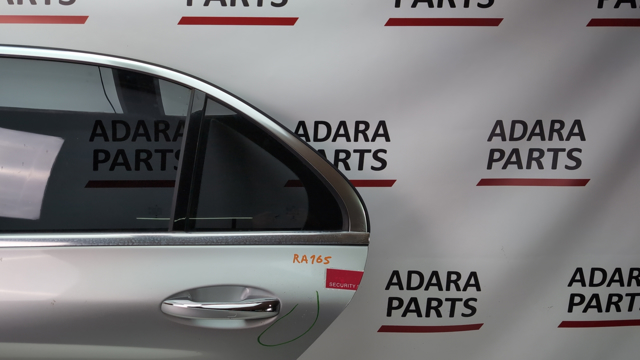 Стекло-форточка двери, задней, левой A2057300555 MERCEDES