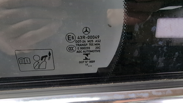 A2057300555 MERCEDES Стекло-форточка двери задней левой купить в Полтава