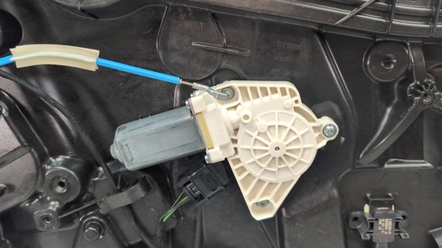 Привод электростеклоподъемника задний A2078200542 MERCEDES